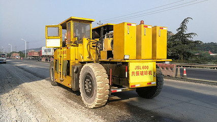 廣州破碎機(jī)_多錘頭破碎機(jī)_出租破碎機(jī)_租賃路面破碎機(jī)_瀝青路面熱再生_就地?zé)嵩偕鷂瀝青路面就地?zé)嵩偕鷂水泥路面破碎機(jī)_砼路面破碎機(jī)_砼路面碎石化_路面碎石化